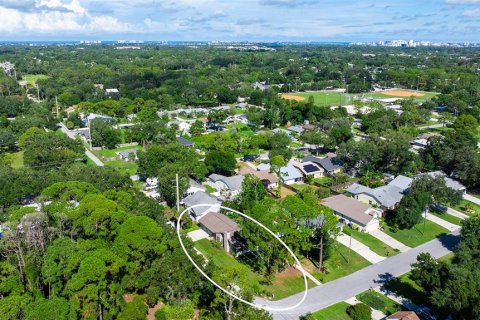 House in Sarasota, Florida 3 bedrooms, 176.05 sq.m. № 2393656 - photo 9