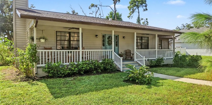 House in Sarasota, Florida 3 bedrooms, 176.05 sq.m. № 2393656