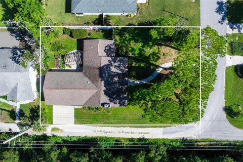 House in Sarasota, Florida 3 bedrooms, 176.05 sq.m. № 2393656 - photo 5