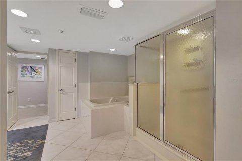 Condo in Hutchinson Island South, Florida, 3 bedrooms  № 1583801 - photo 29
