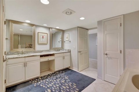 Condo in Hutchinson Island South, Florida, 3 bedrooms  № 1583801 - photo 30