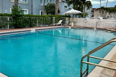 Condominio en venta en Doral, Florida, 2 dormitorios, 93.83 m2 № 2033673 - foto 18