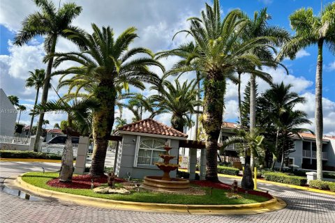 Copropriété à vendre à Doral, Floride: 2 chambres, 93.83 m2 № 2033673 - photo 2