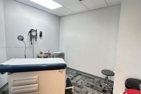 Propiedad comercial en venta en Cutler Bay, Florida № 2009360 - foto 7