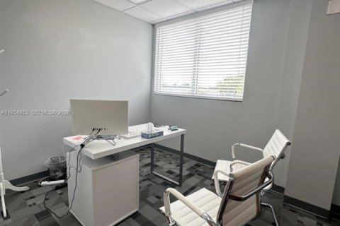 Propiedad comercial en venta en Cutler Bay, Florida № 2009360 - foto 18