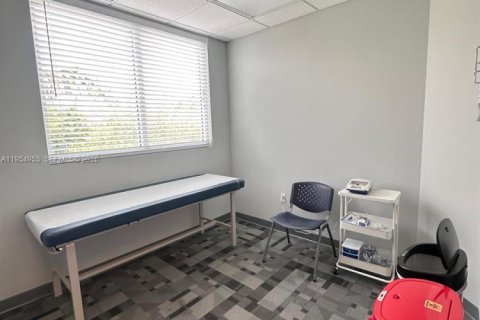 Propiedad comercial en venta en Cutler Bay, Florida № 2009360 - foto 9