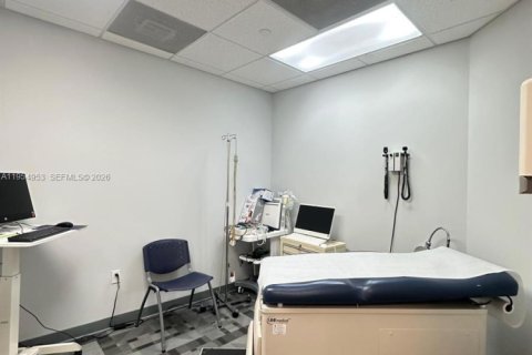 Propiedad comercial en venta en Cutler Bay, Florida № 2009360 - foto 3