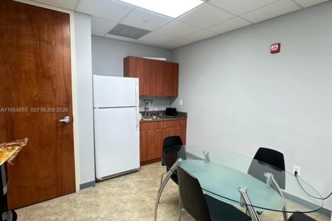 Propiedad comercial en venta en Cutler Bay, Florida № 2009360 - foto 19