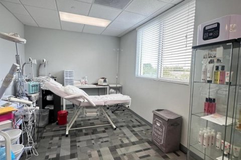 Propiedad comercial en venta en Cutler Bay, Florida № 2009360 - foto 17