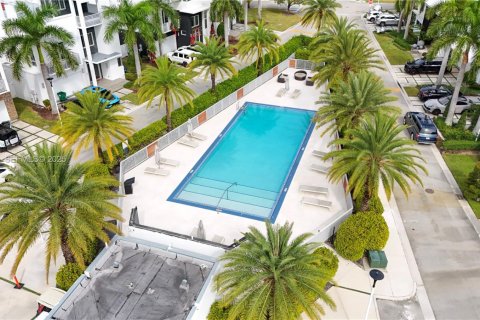 Casa en venta en Doral, Florida, 4 dormitorios, 366.69 m2 № 1983711 - foto 11
