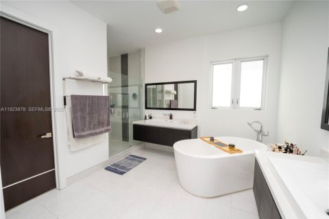 Casa en venta en Doral, Florida, 4 dormitorios, 366.69 m2 № 1983711 - foto 30