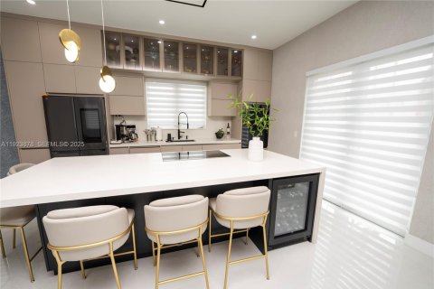 Casa en venta en Doral, Florida, 4 dormitorios, 366.69 m2 № 1983711 - foto 23