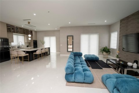 Casa en venta en Doral, Florida, 4 dormitorios, 366.69 m2 № 1983711 - foto 20