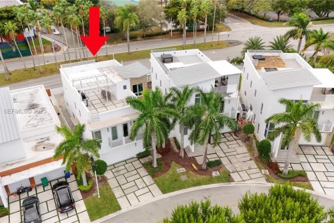 Casa en venta en Doral, Florida, 4 dormitorios, 366.69 m2 № 1983711 - foto 4