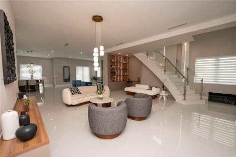 Casa en venta en Doral, Florida, 4 dormitorios, 366.69 m2 № 1983711 - foto 15