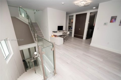 Casa en venta en Doral, Florida, 4 dormitorios, 366.69 m2 № 1983711 - foto 26