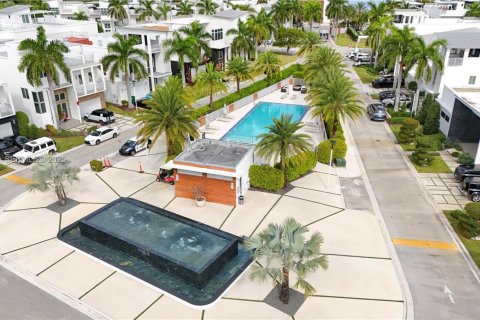 Casa en venta en Doral, Florida, 4 dormitorios, 366.69 m2 № 1983711 - foto 12