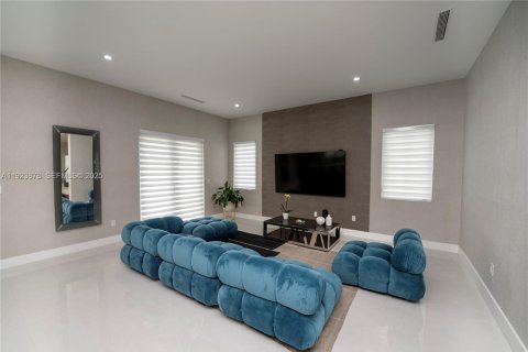 Casa en venta en Doral, Florida, 4 dormitorios, 366.69 m2 № 1983711 - foto 18