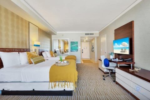 Condo in Sunny Isles Beach, Florida  № 2088758 - photo 11