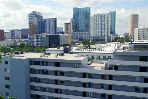Condo in Tampa, Florida, 2 bedrooms  № 2143026 - photo 27