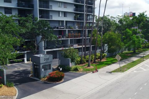 Condo in Tampa, Florida, 2 bedrooms  № 2143026 - photo 28