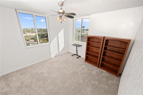 Condo in Tampa, Florida, 2 bedrooms  № 2143026 - photo 16