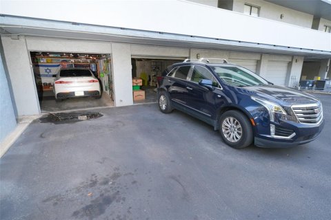 Condo in Tampa, Florida, 2 bedrooms  № 2143026 - photo 24