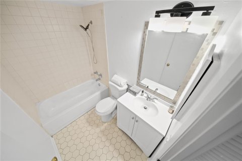 Condo in Tampa, Florida, 2 bedrooms  № 2143026 - photo 19