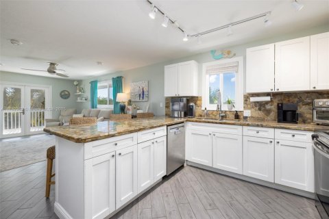 House in Tavernier, Florida 3 bedrooms, 96.62 sq.m. № 1822036 - photo 27
