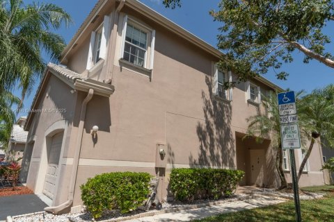 Townhouse in Weston, Florida 4 bedrooms, 161.37 sq.m. № 1708679 - photo 3