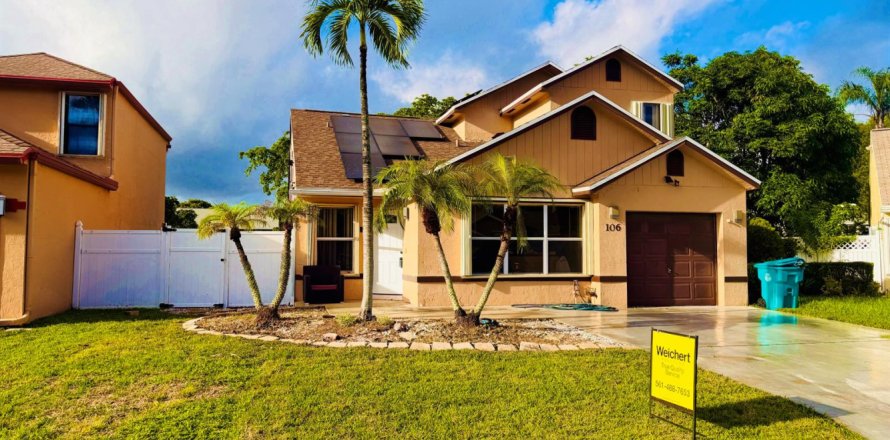 House in Boynton Beach, Florida 4 bedrooms, 161.37 sq.m. № 2388003