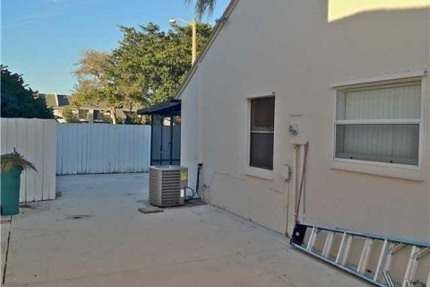 House in Boynton Beach, Florida 4 bedrooms, 161.37 sq.m. № 2388003 - photo 2