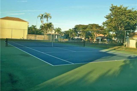 House in Boynton Beach, Florida 4 bedrooms, 161.37 sq.m. № 2388003 - photo 7