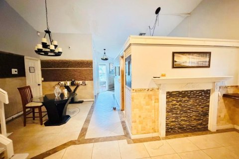 House in Boynton Beach, Florida 4 bedrooms, 161.37 sq.m. № 2388003 - photo 4