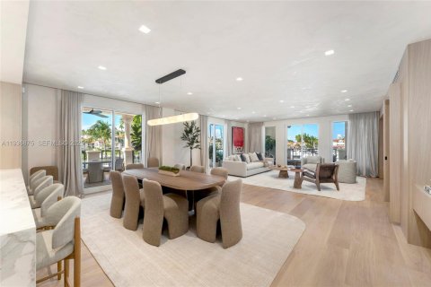 Condominio en venta en Miami Beach, Florida, 3 dormitorios, 254.92 m2 № 2154796 - foto 2
