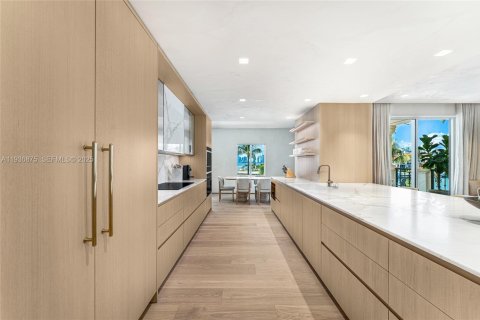 Condominio en venta en Miami Beach, Florida, 3 dormitorios, 254.92 m2 № 2154796 - foto 14