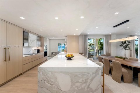 Condominio en venta en Miami Beach, Florida, 3 dormitorios, 254.92 m2 № 2154796 - foto 13