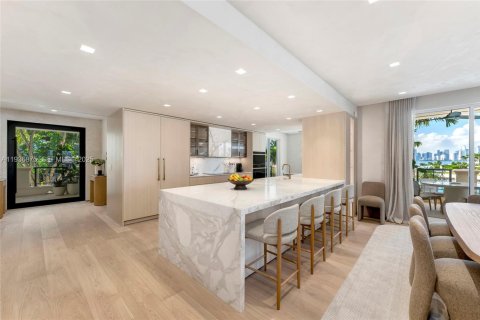 Condominio en venta en Miami Beach, Florida, 3 dormitorios, 254.92 m2 № 2154796 - foto 12