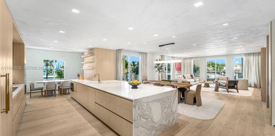 Condominio en Miami Beach, Florida, 3 dormitorios № 2154796