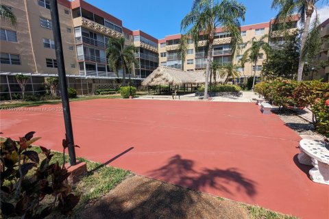 Condo in Plantation, Florida, 2 bedrooms  № 1702331 - photo 22