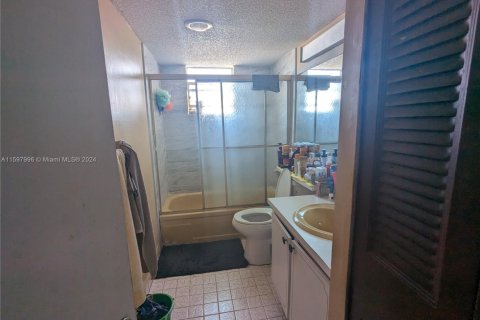 Condo in Plantation, Florida, 2 bedrooms  № 1702331 - photo 11