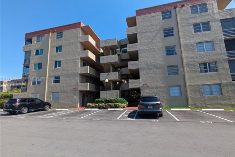 Condo in Plantation, Florida, 2 bedrooms  № 1702331 - photo 29