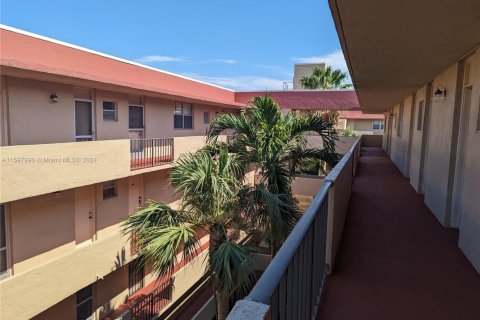 Condo in Plantation, Florida, 2 bedrooms  № 1702331 - photo 3