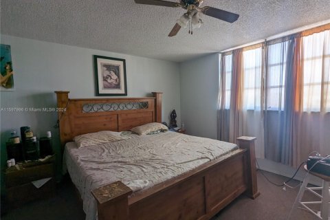 Condo in Plantation, Florida, 2 bedrooms  № 1702331 - photo 15
