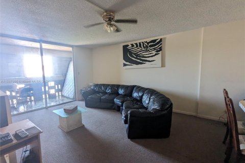 Condo in Plantation, Florida, 2 bedrooms  № 1702331 - photo 8