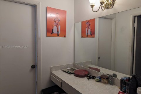 Condo in Plantation, Florida, 2 bedrooms  № 1702331 - photo 16