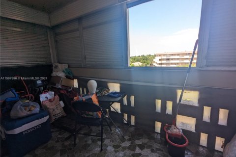 Condo in Plantation, Florida, 2 bedrooms  № 1702331 - photo 9