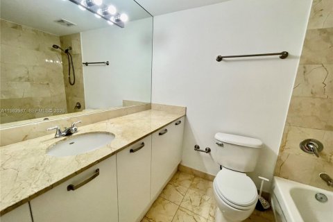 Copropriété à louer à Coral Gables, Floride: 2 chambres, 97.36 m2 № 2045638 - photo 13