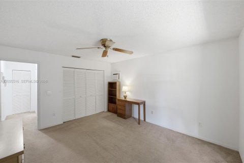 House in Sebastian, Florida 2 bedrooms, 152.45 sq.m. № 2265391 - photo 22