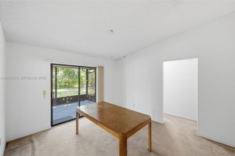 House in Sebastian, Florida 2 bedrooms, 152.45 sq.m. № 2265391 - photo 8